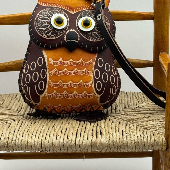 Rustic Southwest HandTooled Leather Owl Wristlet/Coin Purse - Picture 6 of 15
